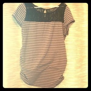 Short sleeve maternity top